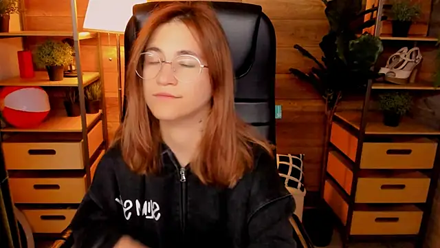 Moon13152 online show from September 2025 08:47:02 PM