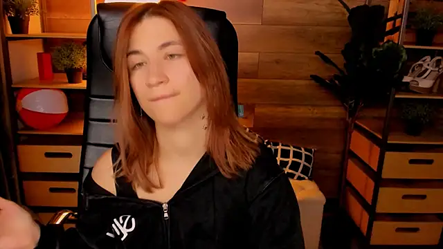 Moon13152 online show from October 2025 08:37:02 PM