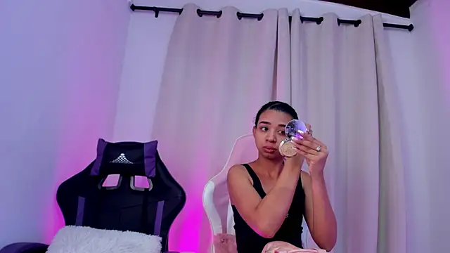 suzanelee online show from January 2025 11:48:02 AM