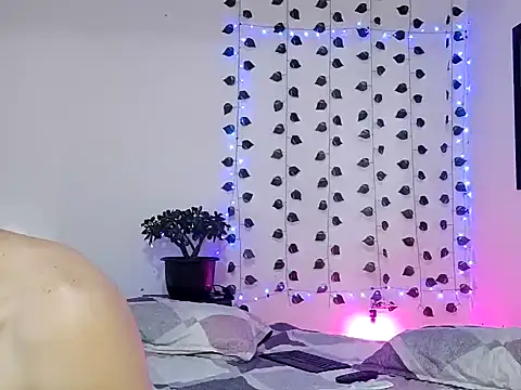 hotlatin92 online show from December 2024 01:36:02 PM