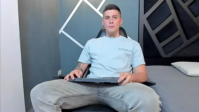 Yeiko Romero  online show from January 2025 05:19:01 PM