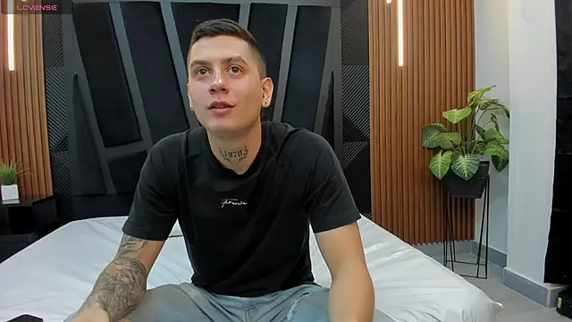 Yeiko Romero  online show from March 2025 05:22:02 PM