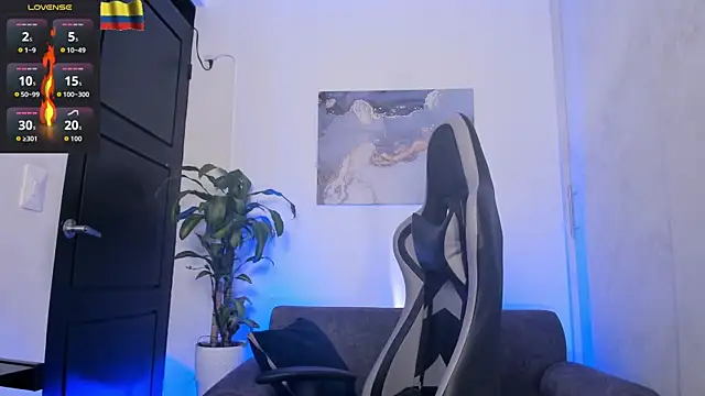 Yeiko Romero  online show from November 2025 09:04:02 PM