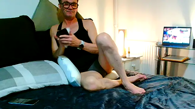 ImYourXtoy online show from June 2026 06:32:02 PM