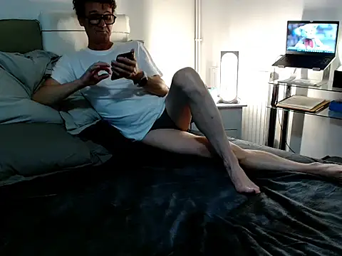 ImYourXtoy online show from August 2026 06:33:02 PM