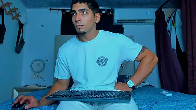 Rich boy01 online show from January 2025 11:10:02 PM