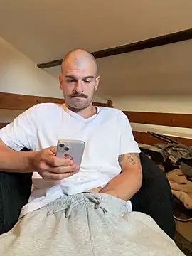Snapshot of Greyoff chatting on June 2026 01:06:02 PM Greyoff online show from June 2026 01:06:02 PM