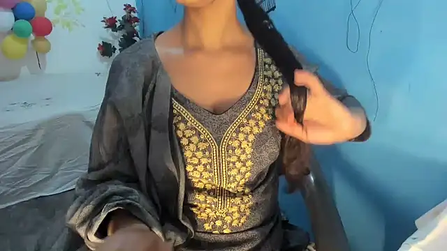 aarjulove online show from February 2026 01:36:02 PM