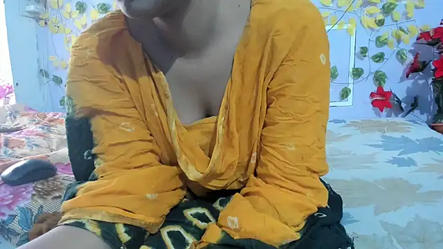 Snapshot of aarjulove chatting on April 2026 10:58:02 AM aarjulove online show from April 2026 10:58:02 AM