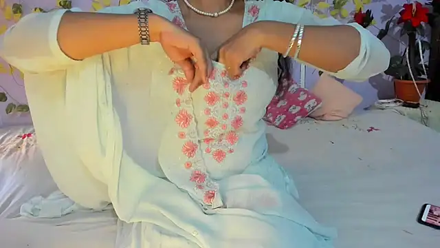 Snapshot of aarjulove chatting on June 2026 09:46:02 AM aarjulove online show from June 2026 09:46:02 AM