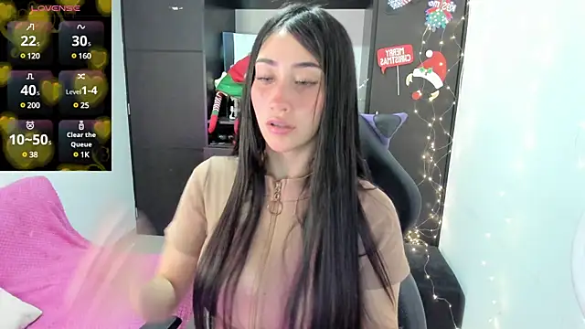 Snapshot of Emilytafur chatting on December 2024 01:15:02 AM Emilytafur online show from December 2024 01:15:02 AM