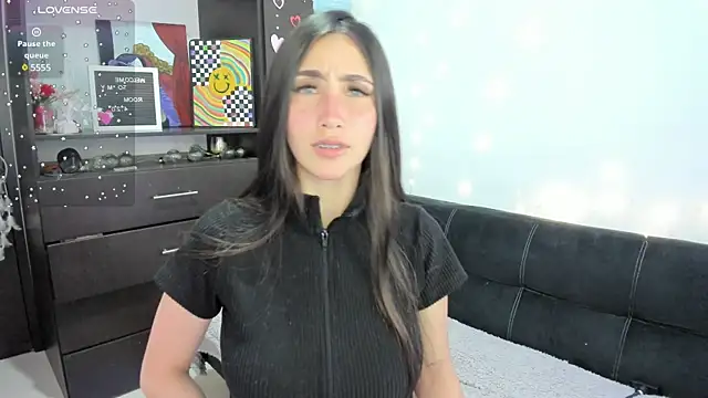 Snapshot of Emilytafur chatting on February 2025 12:19:02 AM Emilytafur online show from February 2025 12:19:02 AM