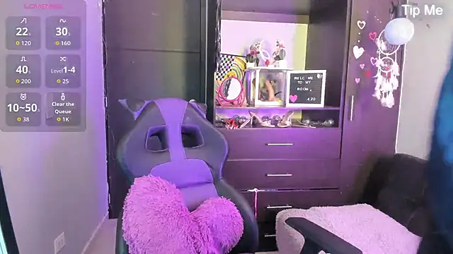 Snapshot of Emilytafur chatting on October 2025 08:08:01 PM Emilytafur online show from October 2025 08:08:01 PM