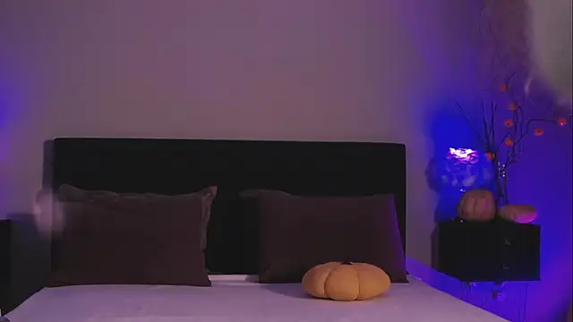 Denise Garciia online show from October 2025 01:21:01 PM