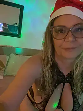 lolavalecuatro online show from December 2024 04:36:01 PM