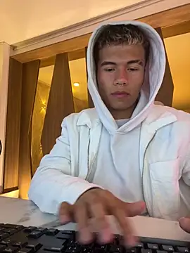 Logan smith1 online show from February 2025 06:02:01 AM