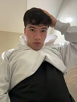 Logan smith1 online show from November 2025 08:00:01 PM