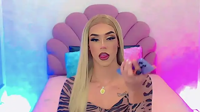 Snapshot of briana_sex32 chatting on February 2025 04:25:01 AM briana sex32 online show from February 2025 04:25:01 AM