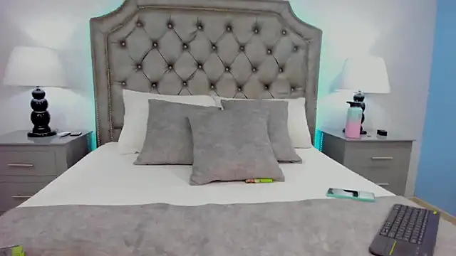 MadissonBacker online show from October 2025 11:44:02 AM