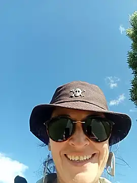 sophie banger online show from October 2025 08:27:02 PM