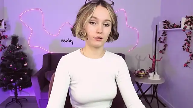 BritnieCute online show from December 2024 11:32:02 AM