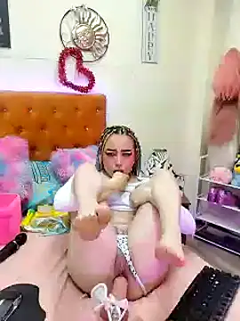 Yennastone online show from December 2024 05:55:01 PM