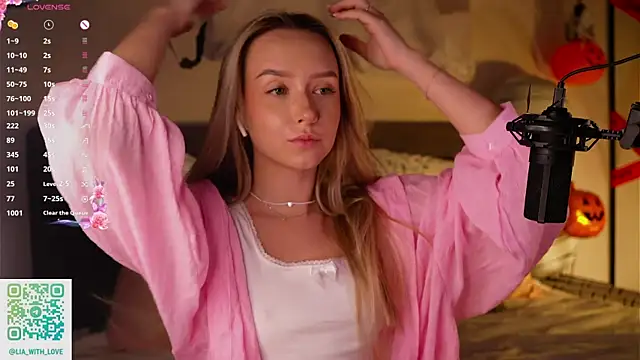 HollisBeckett online show from October 2025 03:31:01 AM