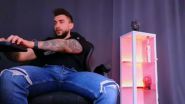 MightyAaron66 online show from March 2025 04:43:02 AM