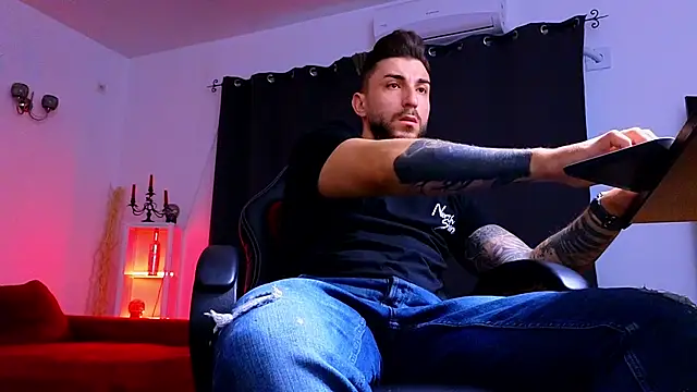 MightyAaron66 online show from September 2025 04:03:02 AM