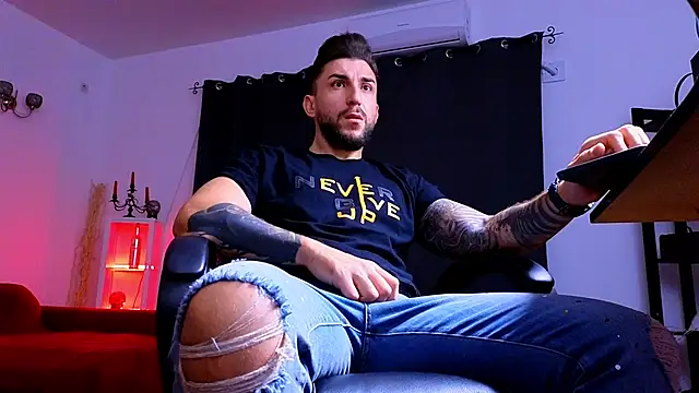 MightyAaron66 online show from October 2025 02:31:01 AM