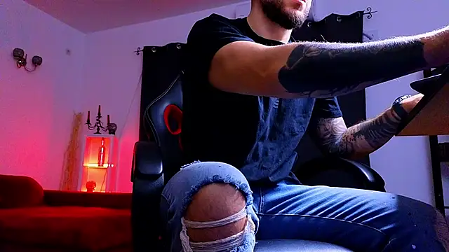 MightyAaron66 online show from October 2025 01:48:02 AM