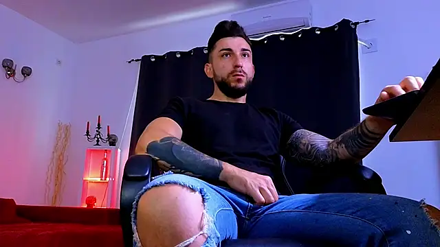 MightyAaron66 online show from June 2026 03:31:02 AM