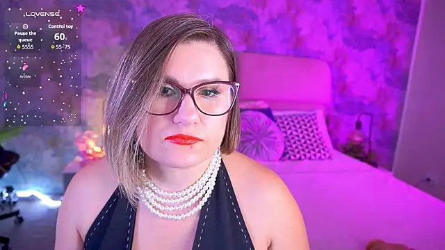 KiraRoxx online show from February 2026 03:45:02 PM