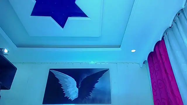 NahomiCamper online show from October 2025 12:28:01 PM