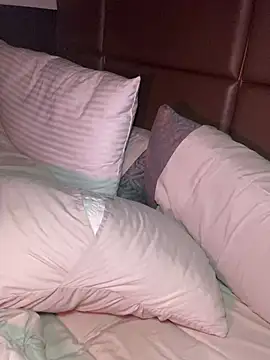 CrownedNyaries online show from December 2024 01:59:02 PM