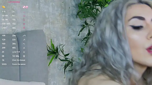 Snapshot of CelineMeyerr chatting on January 2025 06:33:01 AM CelineMeyerr online show from January 2025 06:33:01 AM