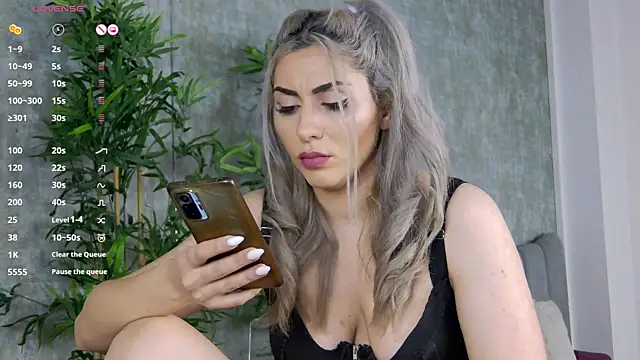 Snapshot of CelineMeyerr chatting on January 2025 06:34:01 AM CelineMeyerr online show from January 2025 06:34:01 AM