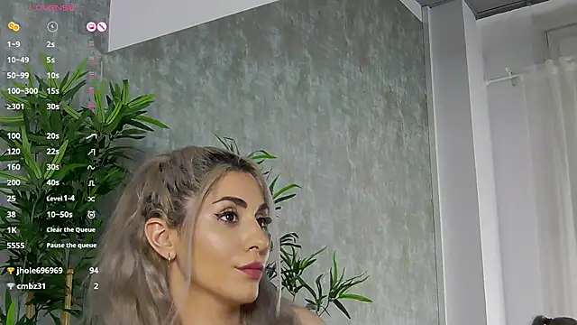 Snapshot of CelineMeyerr chatting on February 2025 12:37:01 PM CelineMeyerr online show from February 2025 12:37:01 PM