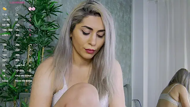 Snapshot of CelineMeyerr chatting on February 2025 06:26:02 AM CelineMeyerr online show from February 2025 06:26:02 AM