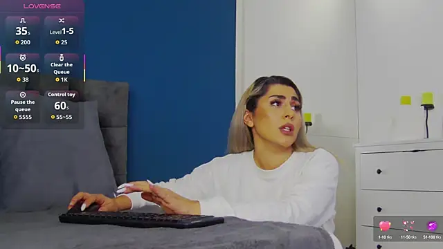 Snapshot of CelineMeyerr chatting on October 2025 05:19:02 AM CelineMeyerr online show from October 2025 05:19:02 AM