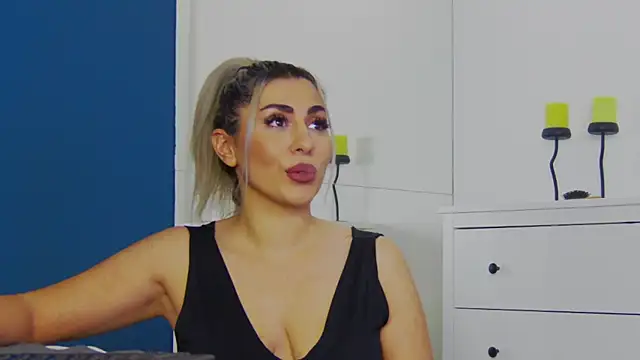 Snapshot of CelineMeyerr chatting on October 2025 05:32:01 AM CelineMeyerr online show from October 2025 05:32:01 AM