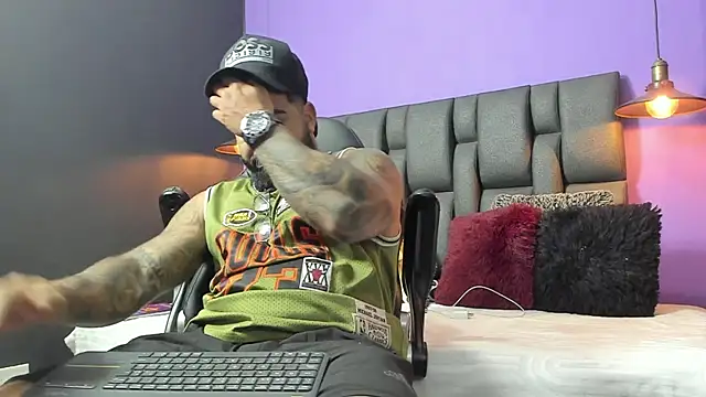 Lyon vach online show from September 2025 08:32:02 PM