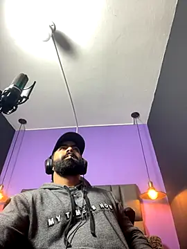 Lyon vach online show from October 2025 10:31:01 PM