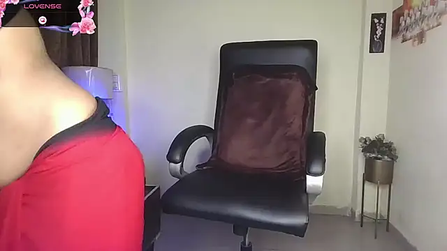 Snapshot of Black-Pearll chatting on February 2026 04:09:01 AM Black-Pearll online show from February 2026 04:09:01 AM