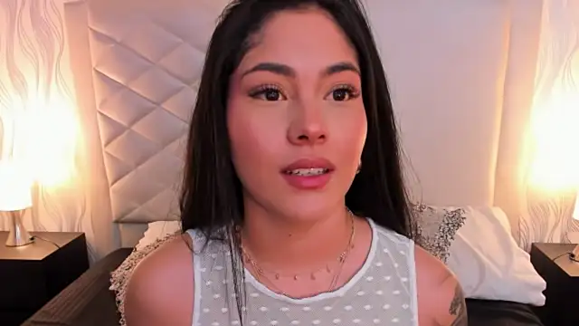 Mia Elowen online show from February 2025 11:04:02 PM