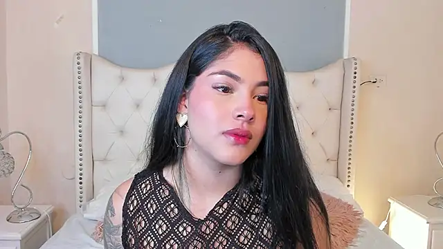 Mia Elowen online show from February 2025 09:56:02 PM