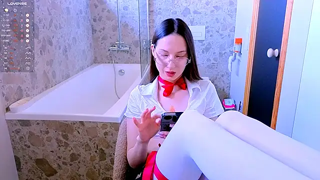 dorafisher01 online show from October 2025 09:32:01 AM