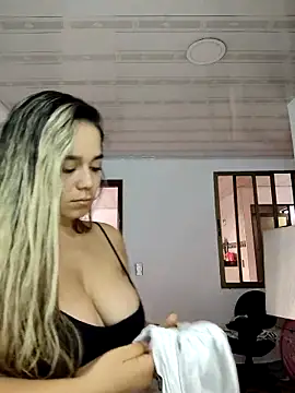 LaurenWelly  online show from March 2025 12:04:02 PM