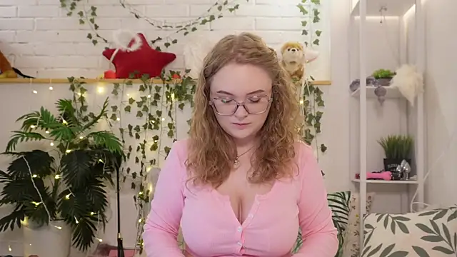 MonicaAsis online show from September 2025 05:27:02 PM