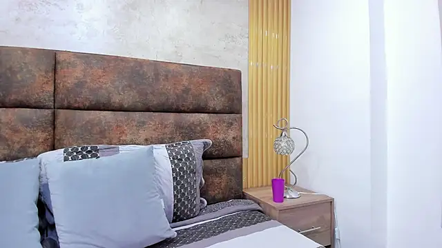 AuroraBon online show from December 2025 05:02:01 AM